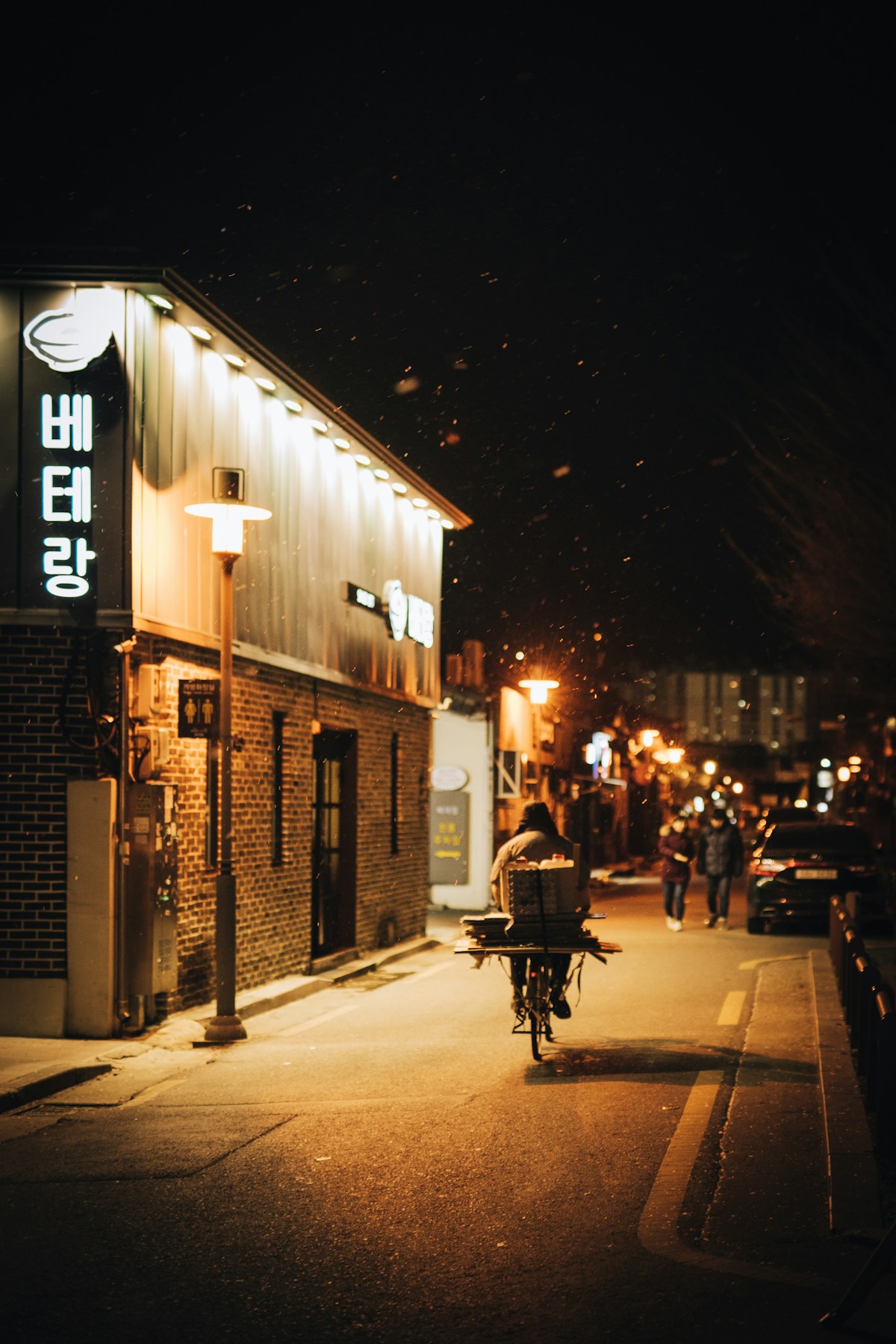 Traditional Korean hanok alley at dusk, used as a K-drama filming location in Seoul