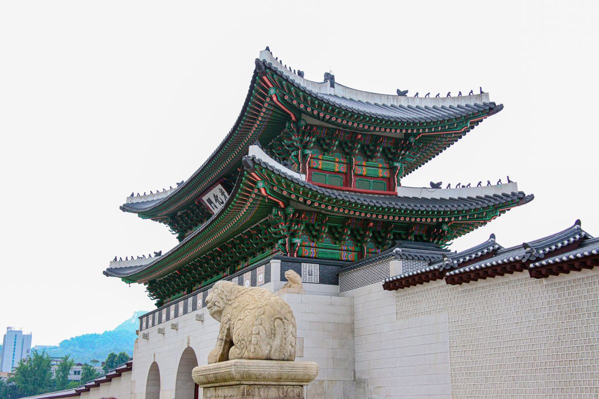 Gwanghwamun Gate of Gyeongbokgung Palace with stone lion guardian, Seoul - Discover Seoul Pass attractions guide