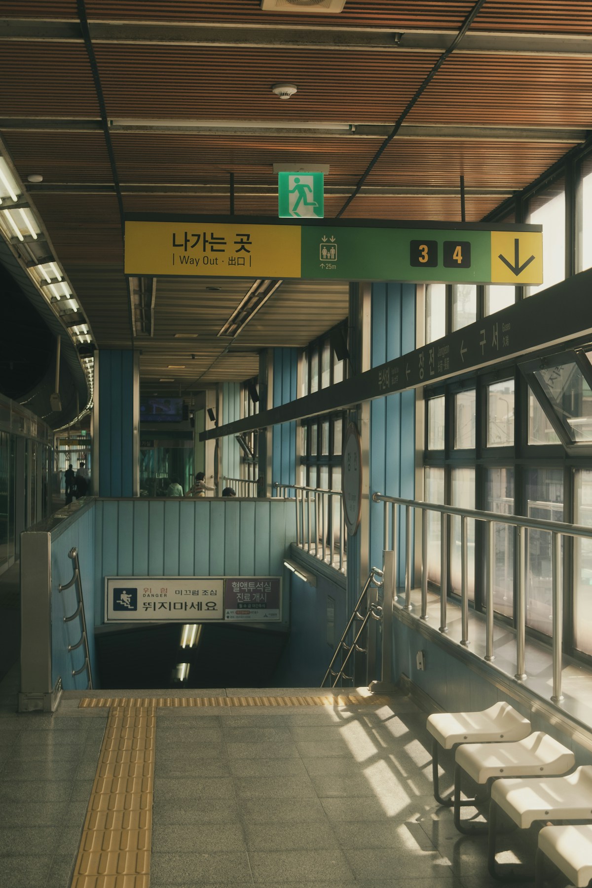 South Korean train station interior with benches and a departure sign